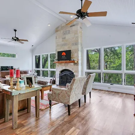 Villa Creekside Retreat